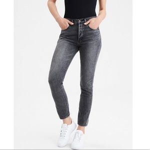 NWT American Eagle HiRise Girlfriend Jeans 4 Short